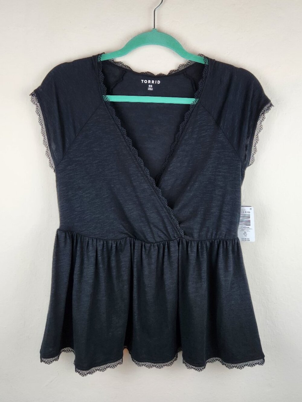 NWT Torrid Vintage Slub Surplice Babydoll Top in Deep Black sz 00 (US 10, M/L)